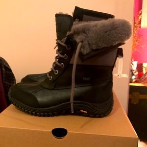 UGG Adirondack II size 9